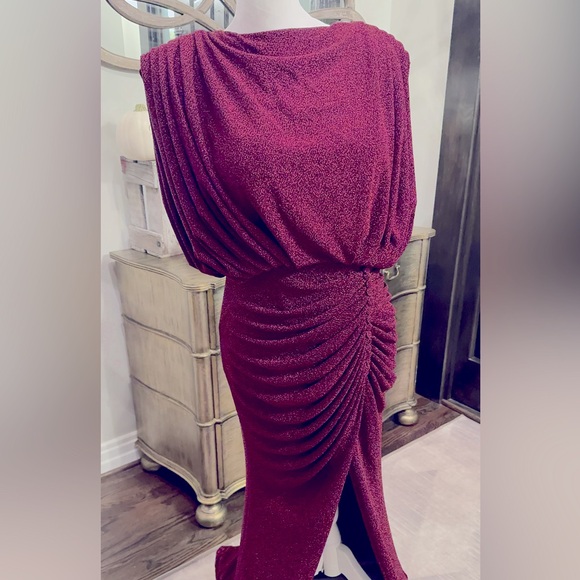 Red glistening evening gown (40) - Picture 1 of 13